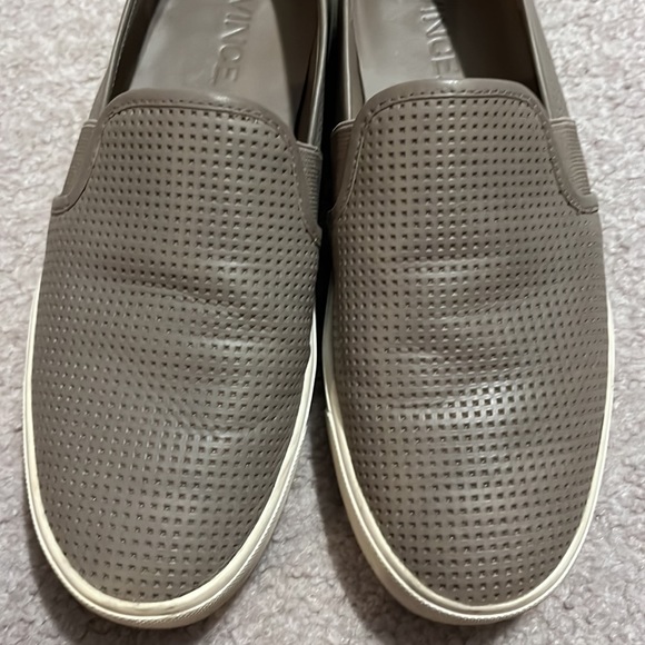 Vince Blair casual slip on sneakers. Taupe/tan leather. Size 8. - Picture 7 of 7